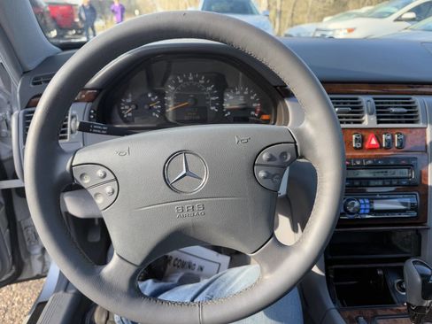 Used 2002 Mercedes-Benz E 320 Wagon image 9