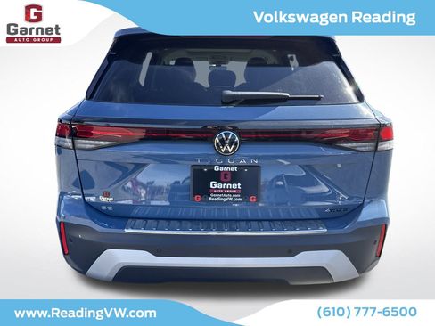 New 2025 Volkswagen Tiguan SE image 4