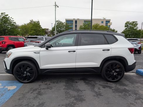 Used 2024 Volkswagen Taos SE AWD/4WD image 7