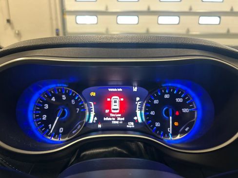 Used 2021 Chrysler Pacifica Touring w/ Cold Weather Group FWD image 22