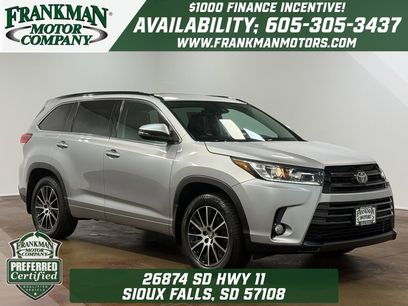 Used 2017 Toyota Highlander SE