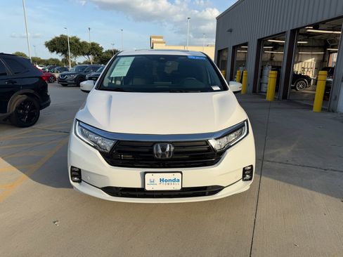 Used 2024 Honda Odyssey Touring image 3