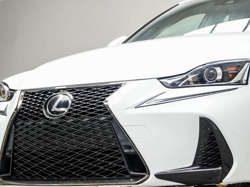 Used 2019 Lexus IS 300 image 2
