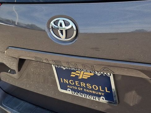 Used 2013 Toyota Sienna LE FWD image 31