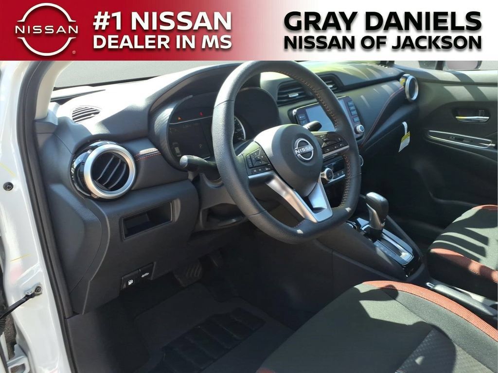 New 2025 Nissan Versa SR w/ Trunk Package FWD image 9