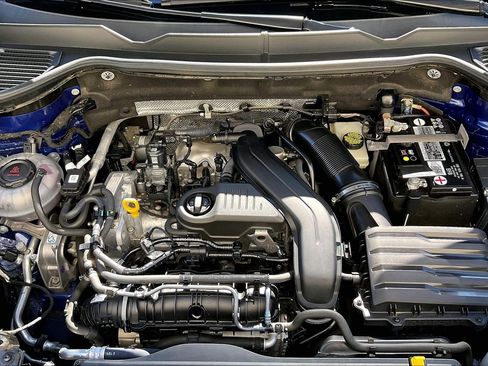 Certified 2022 Volkswagen Taos SE w/ Panoramic Sunroof Package image 9