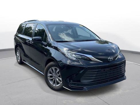 Used 2022 Toyota Sienna LE FWD image 4