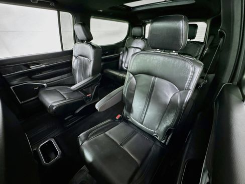 Used 2024 Jeep Wagoneer Series II w/ Premium Group I AWD/4WD image 24