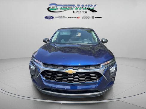 Used 2024 Chevrolet Trax LS FWD image 2