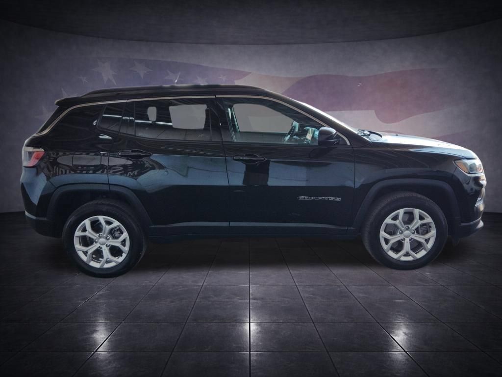 Used 2024 Jeep Compass Latitude AWD/4WD image 6