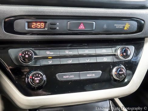 Used 2018 Kia Sedona LX w/ LX Essentials Premium Package image 17