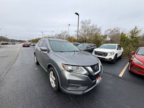 Used 2018 Nissan Rogue S image 9