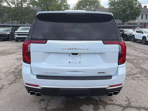 Used 2026 GMC Yukon Denali w/ Denali Reserve Package AWD/4WD image 4