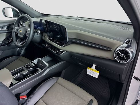New 2026 Chevrolet Equinox LT w/ Convenience Package II FWD image 27