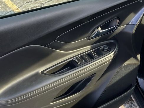 Used 2020 Buick Encore Preferred image 24