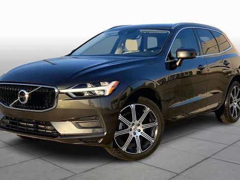 Used 2020 Volvo XC60 T5 Momentum image 1