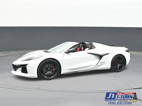 Used 2024 Chevrolet Corvette Z06 RWD image 8