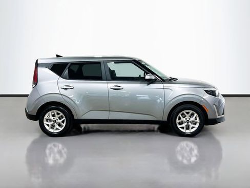 Certified 2025 Kia Soul LX image 8