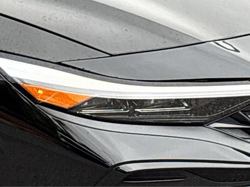 Used 2025 Hyundai Elantra SEL FWD image 19