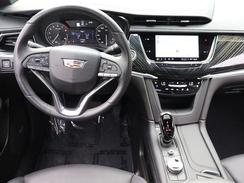 Certified 2024 Cadillac XT6 Premium Luxury FWD image 15