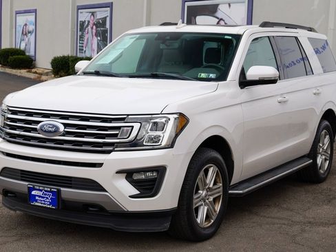 Used 2018 Ford Expedition XLT w/ Equipment Group 202A image 3