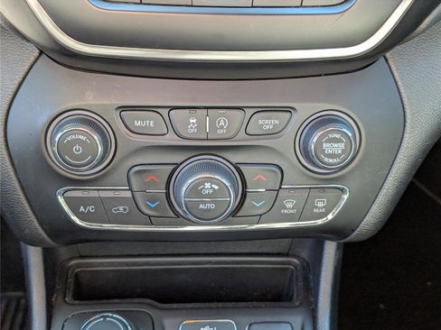 Used 2021 Jeep Cherokee Latitude Lux 80th Anniv w/ Quick Order Package 26U 80TH image 21