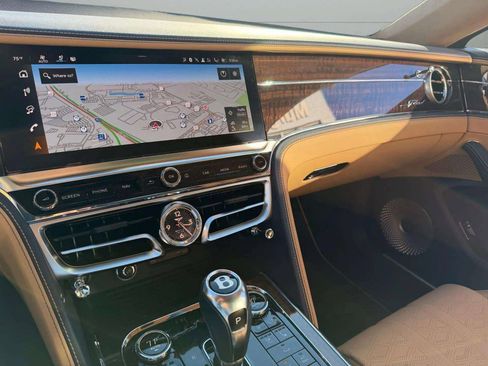 Used 2025 Bentley Flying Spur Plug-In Hybrid image 23