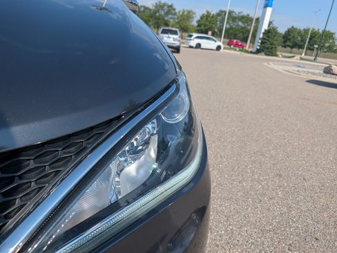 Used 2018 Chrysler Pacifica Limited w/ Tire & Wheel Group FWD image 18