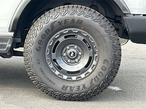 New 2025 Ford Bronco Outer Banks w/ Sasquatch Package image 39