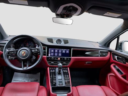 Certified 2025 Porsche Macan Turbo AWD/4WD image 25