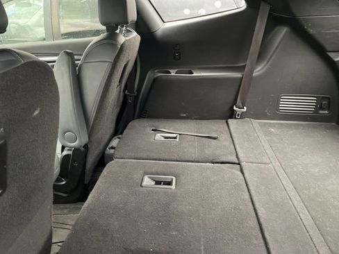 Used 2023 Buick Enclave Essence FWD image 4