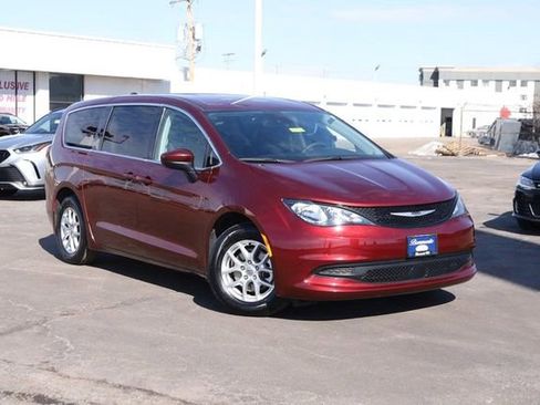 Used 2023 Chrysler Voyager LX image 2