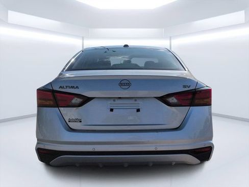 Used 2024 Nissan Altima 2.5 SV FWD image 4