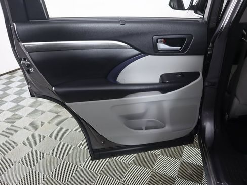 Used 2018 Toyota Highlander Limited image 27