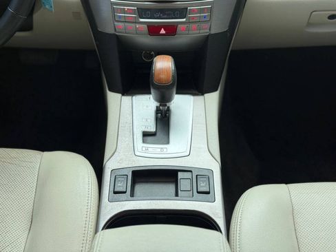 Used 2013 Subaru Outback 2.5i Limited w/ Moonroof Pkg AWD/4WD image 22