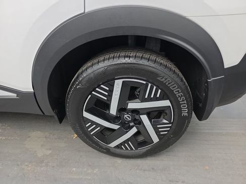 Used 2025 Nissan Kicks SV image 16