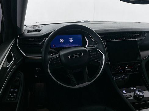 Used 2023 Jeep Grand Cherokee Limited w/ Black Appearance Package image 18