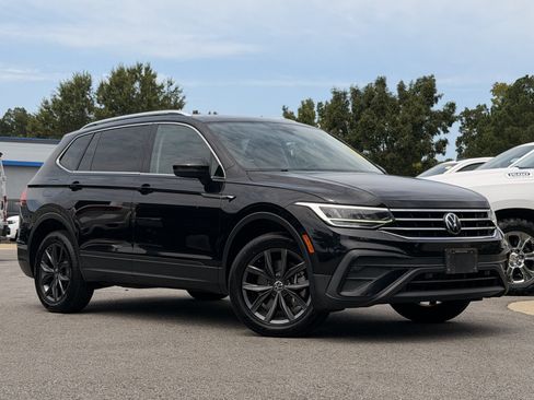 Used 2022 Volkswagen Tiguan SE FWD image 2