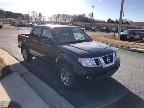 Used 2021 Nissan Frontier SV image 8