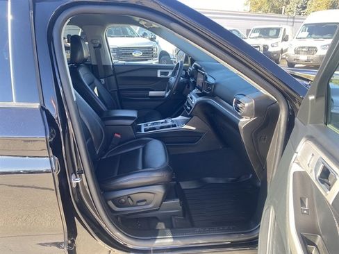 Used 2023 Ford Explorer XLT w/ Equipment Group 202A image 5