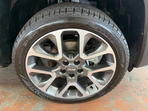 Used 2022 Jeep Renegade Limited w/ Sun, Sound & Wheels Group AWD/4WD image 8