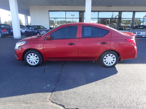 Used 2016 Nissan Versa S Plus FWD image 2