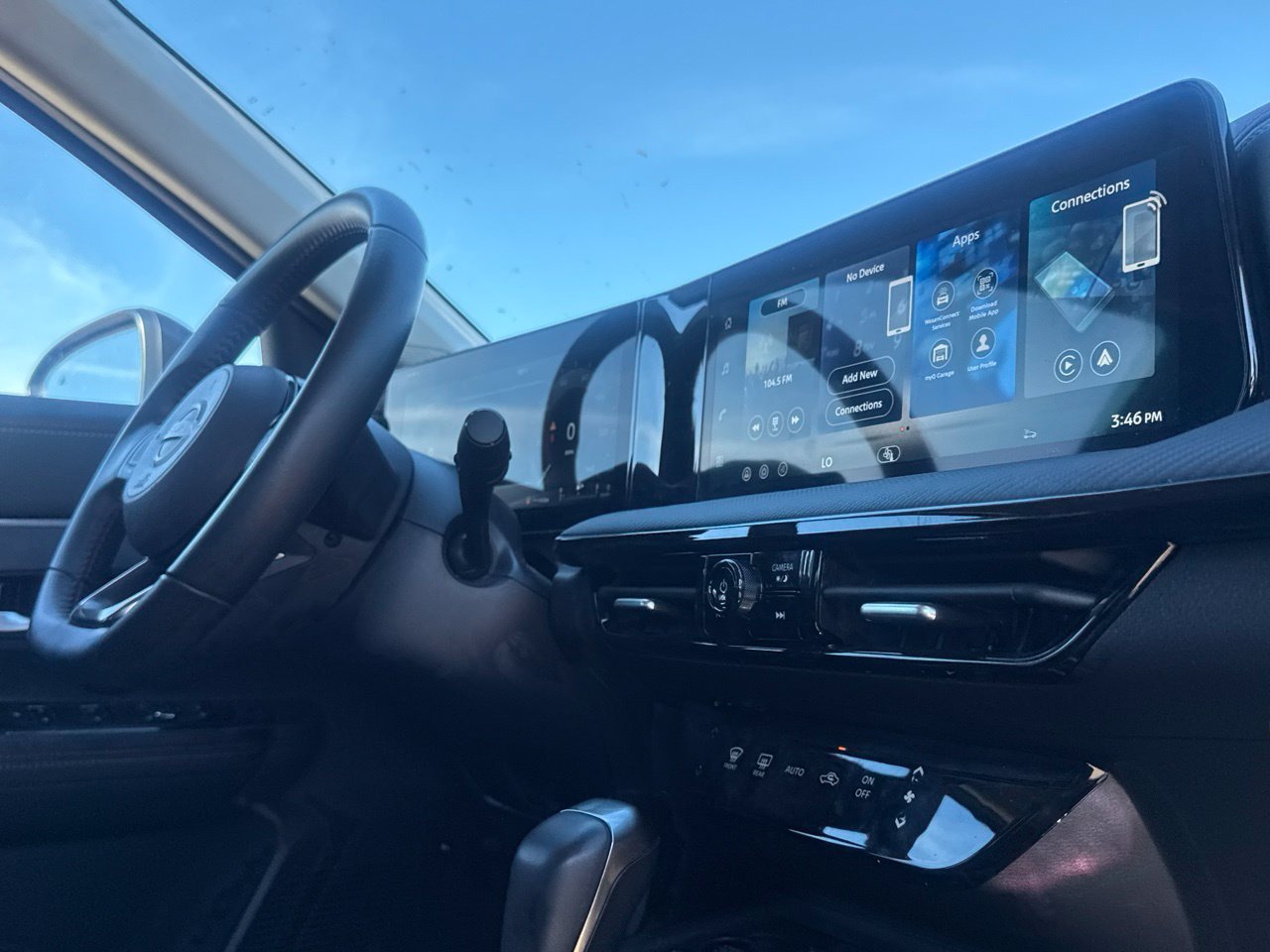 Certified 2026 Nissan Kicks SR FWD image 29