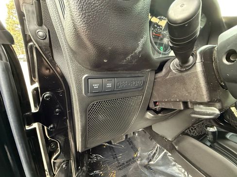 Used 2015 Jeep Wrangler Unlimited Rubicon w/ Connectivity Group image 36