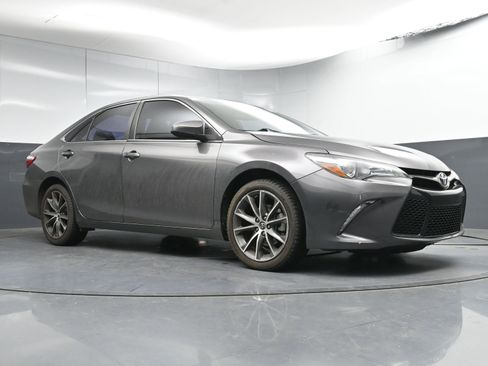 Used 2015 Toyota Camry XLE image 24