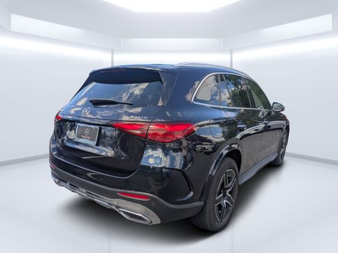 Used 2023 Mercedes-Benz GLC 300 4MATIC image 3