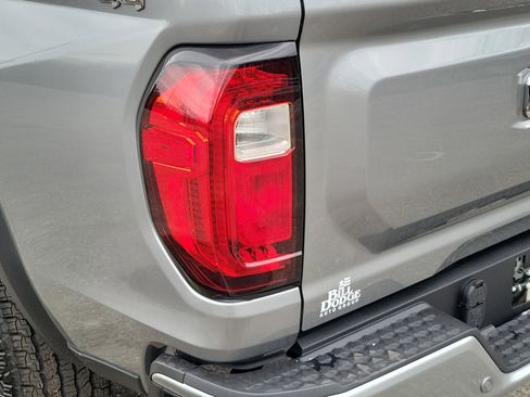 New 2026 GMC Canyon Elevation w/ Convenience Package image 15