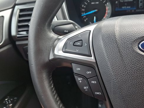 Used 2016 Ford Fusion SE w/ Equipment Group 201A FWD image 21