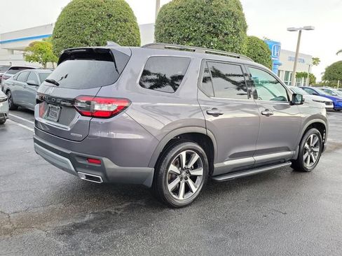 Certified 2025 Honda Pilot Touring image 6