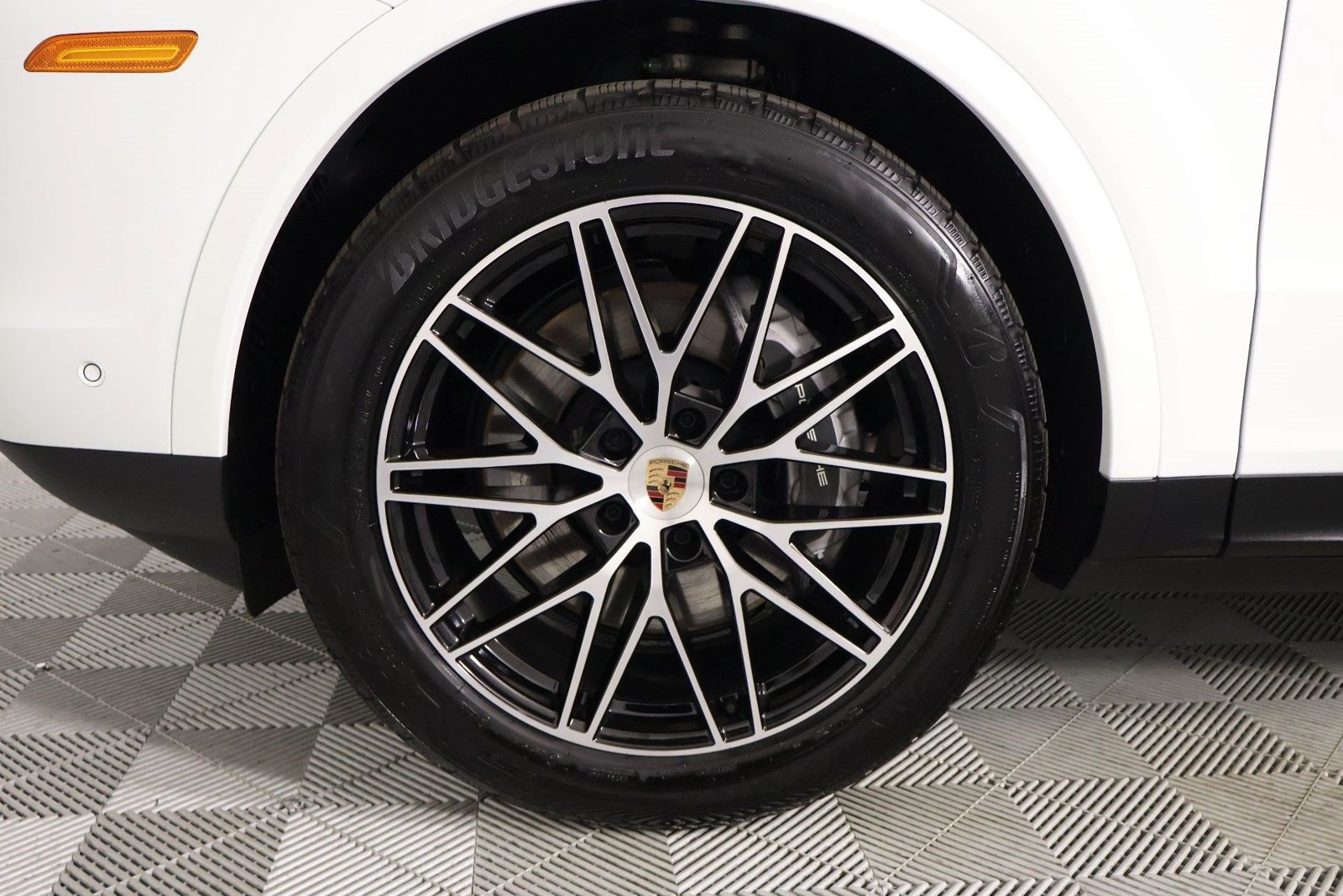 Certified 2026 Porsche Cayenne AWD/4WD image 30
